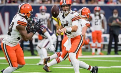 Cleveland Brownsin Joe Flacco ja RB Jerome Ford.