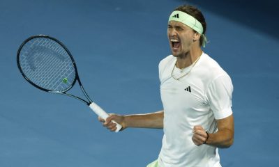 Alexander Zverev eteni Australian avointen välieriin kaatamalla Carlos Alcarazin