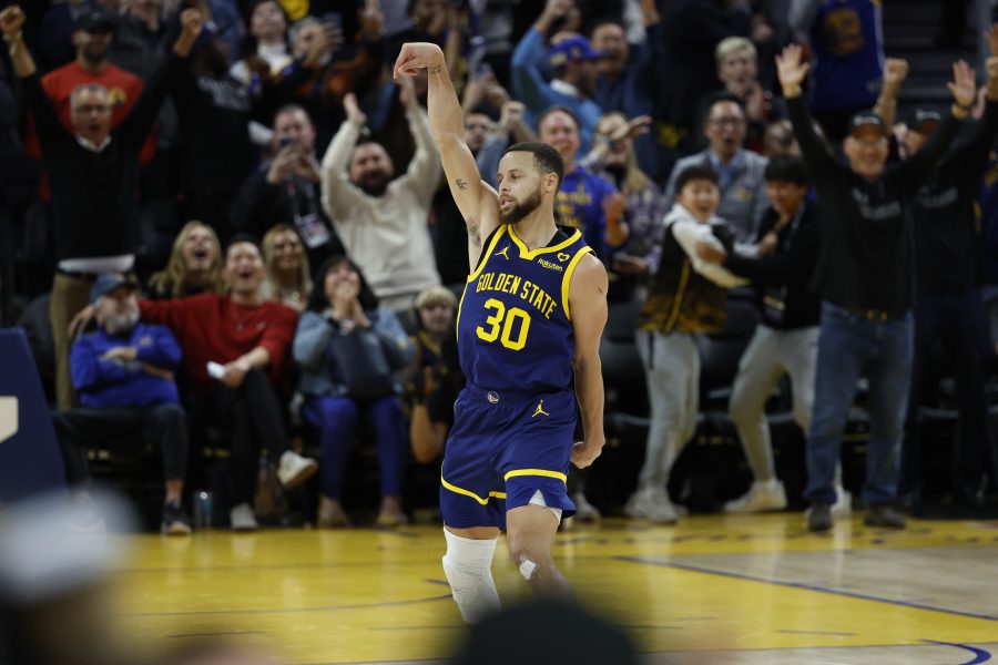 Stephen Curry johdatti Golden State Warriorsin voittoon Los Angeles Lakersista