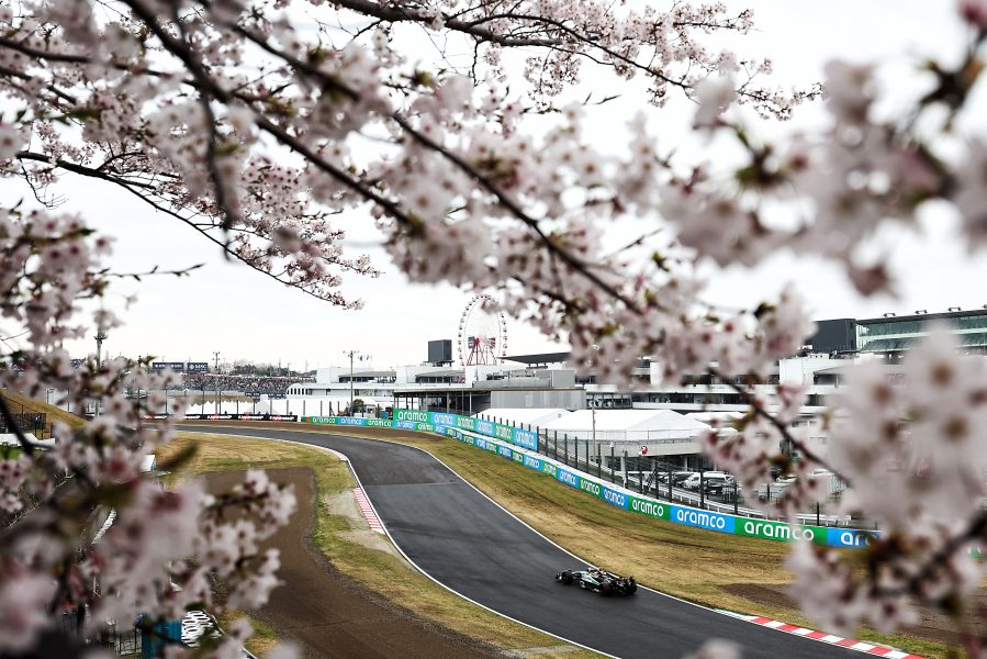 Lewis Hamilton Japanin GP:ssä Suzukan radalla