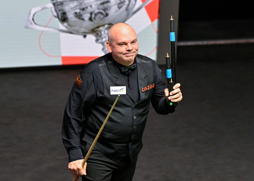Stuart Bingham kaatoi Ronnie O'Sullivanin MM-puolivälierässä.