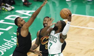 Boston Celticsin Jaylen Brown pudotuspeleissä Cleveland Cavaliersia vastaan