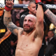 Alexander Volkanovski palasi dramaattisen viisieräisen näytöksen päätteeksi UFC:n höyhensarjan mestariksi